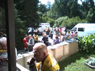 Posiłek w parku niedaleko szkoły – na I-szym planie brat Bronisław